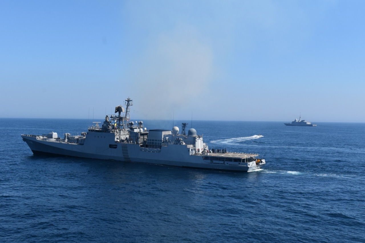 INS Tabar exercises with French Navy